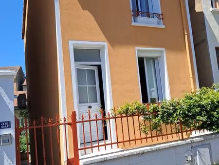 maison rénovée  parking gratuit  proche gare  lycée et grand marché