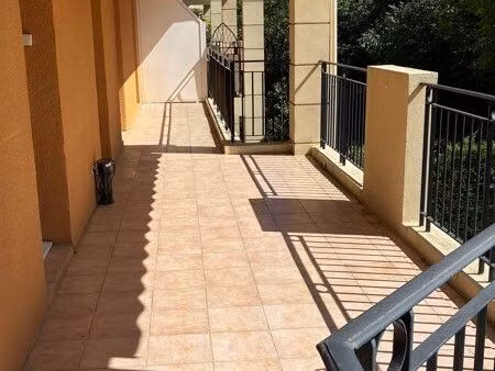 st mitre - magnifique t4 de 110m2  2 terrasses  2 garages  un parking privatif et une cave