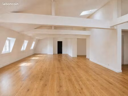 bureaux 390 m²