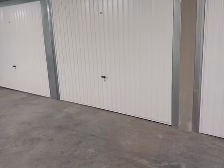 location garage cessy