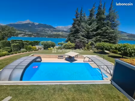 magnifique villa de 250m2 au bord du lac de serre-ponçon