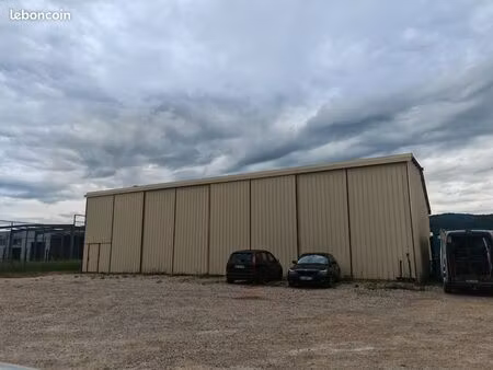 local industriel 389 m² avec bureau – accès poids lourds – ambérieu-en-bugey