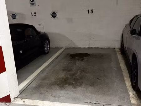 place parking fermé avec bip garches