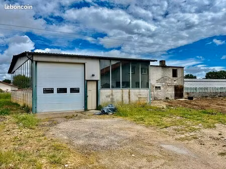 local 150 m² attignat