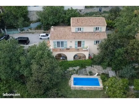 belle maison individuelle avec piscine