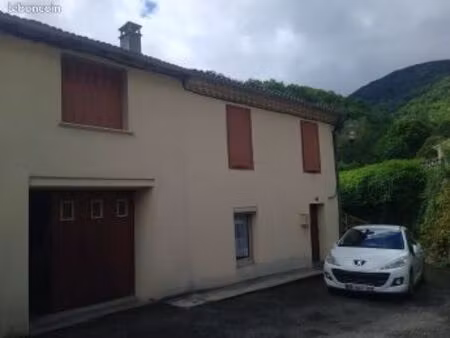 charmante maison de 110 m2 en bord de rivière