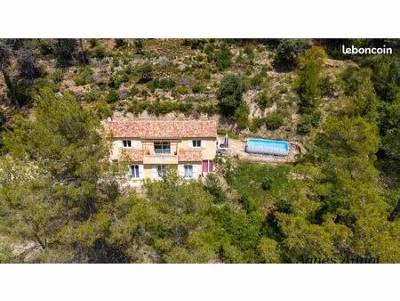 villa 5 pièces 160 m²