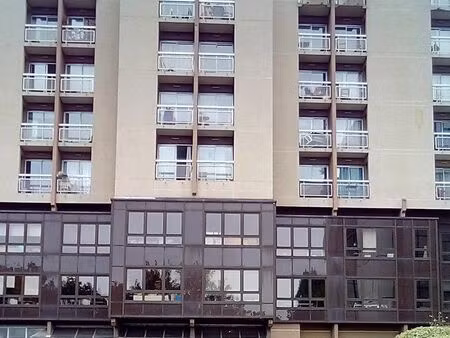 studio avec balcon + parking – 20 m² – courbevoie (métro ligne 1 / sncf ligne l)