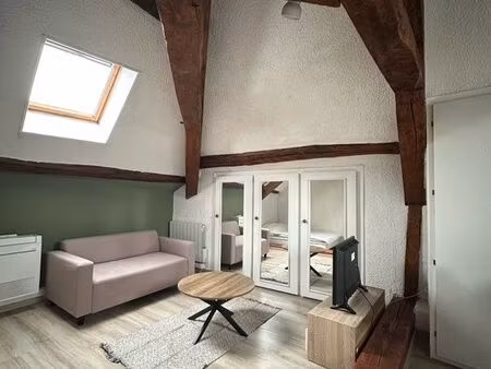 studio meublé avec espace nuit séparé