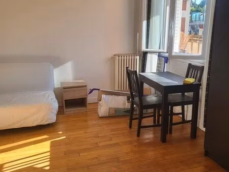 studio bien équipé