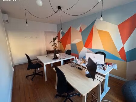bureau dans un espace de coworking