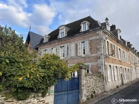maison 9 pièces 326 m²