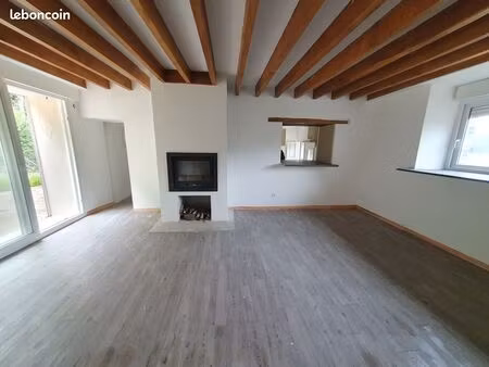 longère en pierre 169 m² – 7 pièces + grenier aménageable + hangar récent
