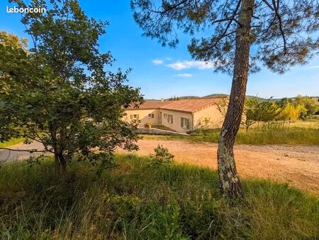 grande villa 4 chambres de plain-pied de 175m² dont 127m² habitables sur un terrain de 100