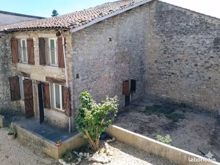 maison de village t4 en triplex avec jardin et parking – 74 m²