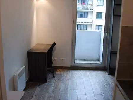 studio meublé 15m² proximité transport en commun et commerce
