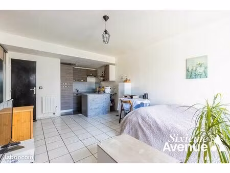studio 1 pièce 27 m²