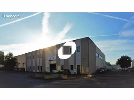 local d'activité 949 m²