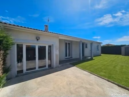 maison récente de plain-pied – 100 m² habitables – terrain d'environ 700 m²