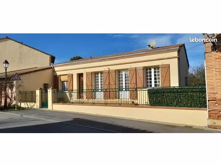 maison au centre du village