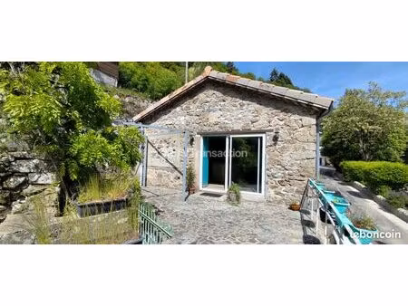 habitation  poss. 2 logements plus 150m2 atelier/garage  source