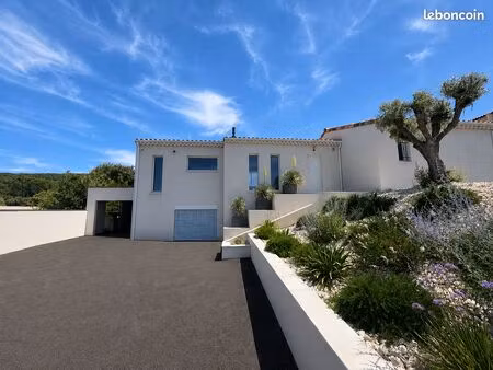 villa avec piscine • terrain 1 800 m² à saint montan