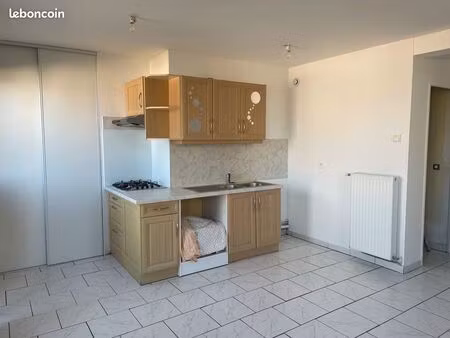 f2 de 42m2 avec parking quartier denfert rochereau auxerre