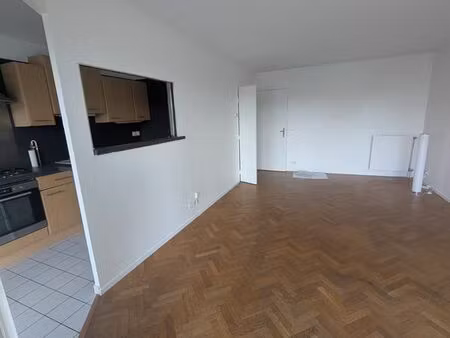 4p 85m² lumineux + balcon + parking – rue saint-denis – quartier europe
