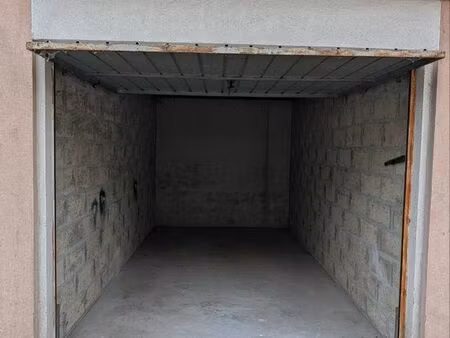 box fermé sécurisé à louer