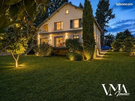 maison 8 pièces 272 m²