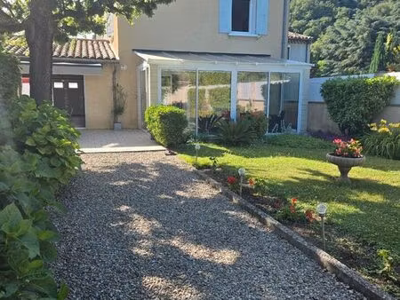 maison . 6 pièces . 133 m²