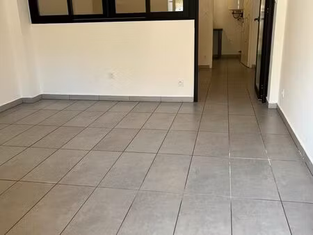 particulier vend f2 40 m²  refait à neuf