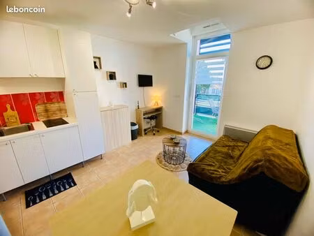 location appartement studio avec terrasse