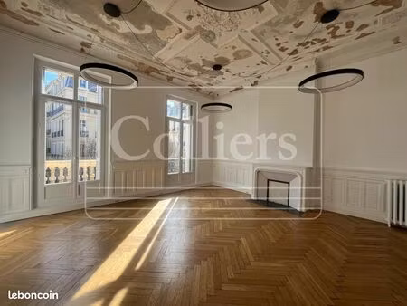 bureaux 268 m²