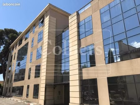bureaux 526 m²