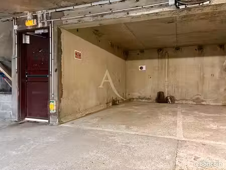 parking/box gif sur yvette