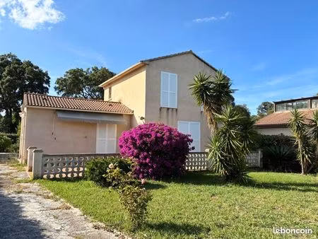 maison à prunete?