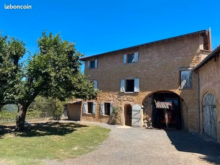 bâtisse du xviiième siècle à rénover  environnement exceptionnel avec vue panoramique