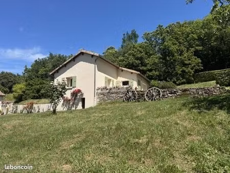 vente ensemble de 2 maisons   2 et 3 chambres. 6000m2 de terrain