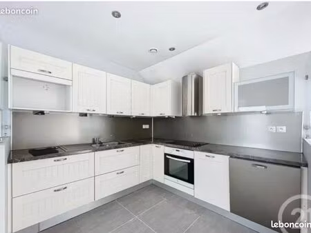 appartement t3 81 m2  avec une local commerces 14 m2  centre ville a beaucourt