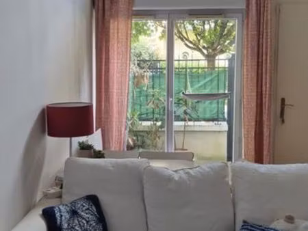 appartement 40 m² avec cour et parking – rez-de-chaussée - à 7 min du rer e bondy et 1 min