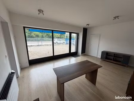 local professionnel 130 m² + parking fermé - d606 pont-sur-yonne