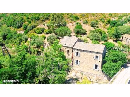 propriété 4 pièces 142 m²