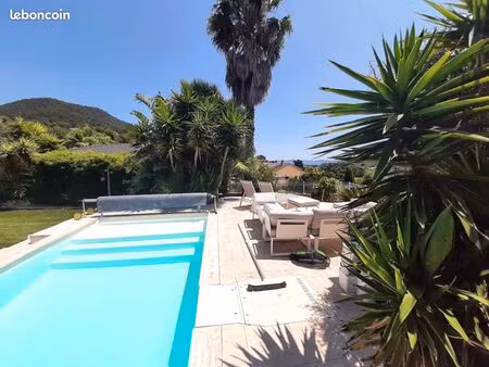 villa piscine garage proche mer