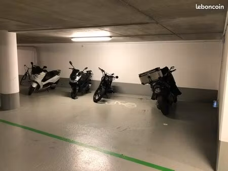 place moto parking sécurise metro charonne l9