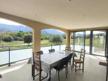 villa 4 pièces 135 m²