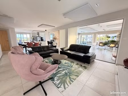maison 5 pièces 277 m²