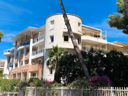 vends appartement port de hyères (var)