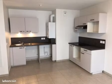 lyon 8 le bachut appart t2 recent 39m2 725 et garage 95