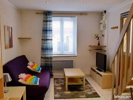 particulier loue t2 meublé de 38 m2 dans petite maison de ville